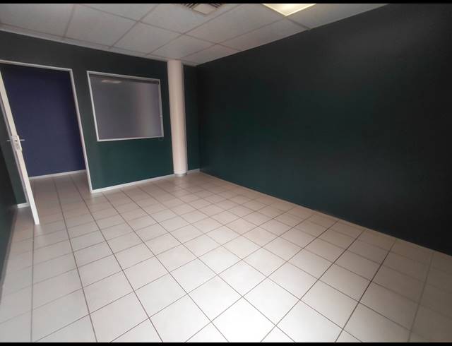 110M² OFFICE TO LET IN FOURWAYS